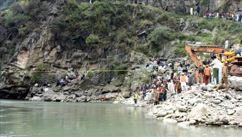11 killed as van plunges into river in GB