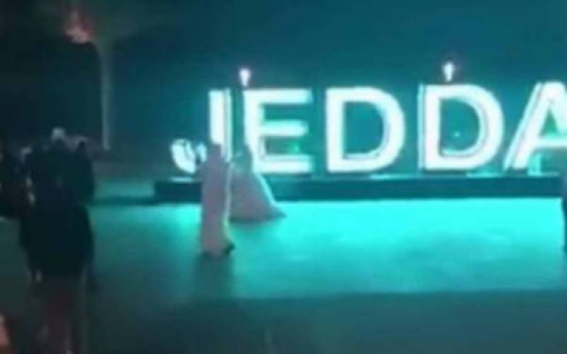 Video of Saudi couple celebrating their wedding in Jeddah street goes viral