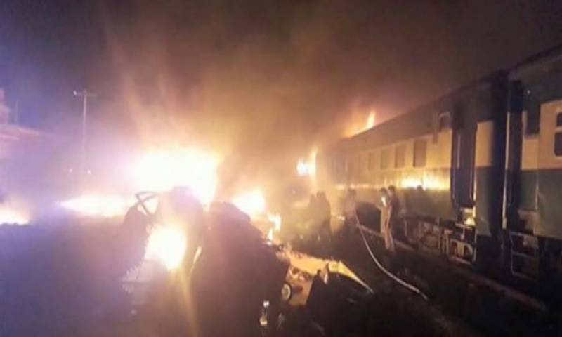 Karachi express engine catches fire near Chichawatni