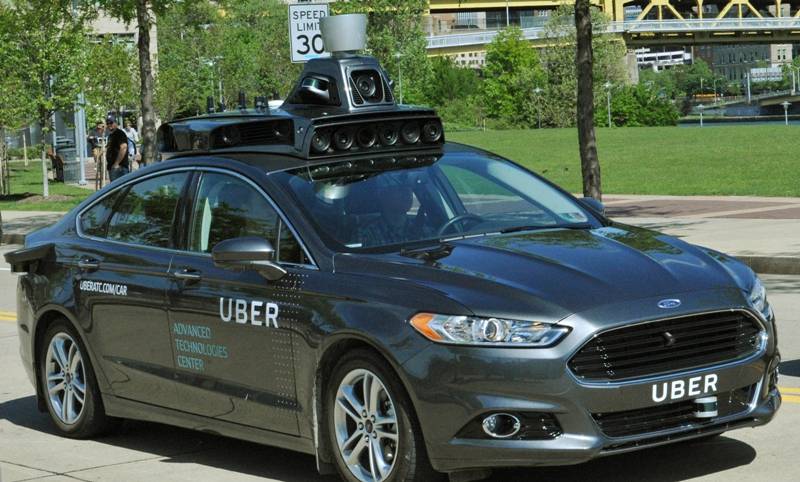 Uber’s self-driving car kills woman crossing street