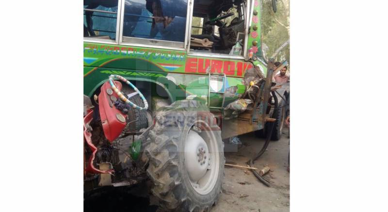 6 killed as bus collides with a tractor trolley near Layyah