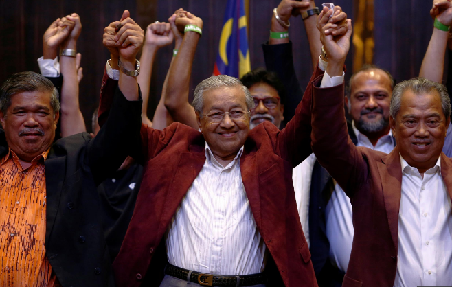 Malaysia's Mahathir Mohamad scores historic victory over ruling coalition