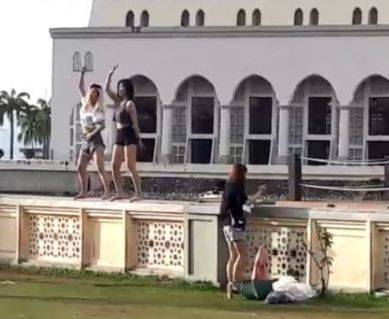 Watch: Mosque bans tourists after ‘vulgar dance video’ goes viral