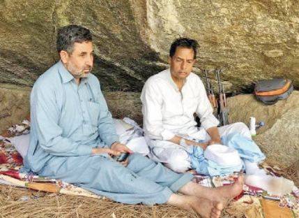 Picture of Safdar ‘hiding’ in Mansehra cave to avoid arrest surface