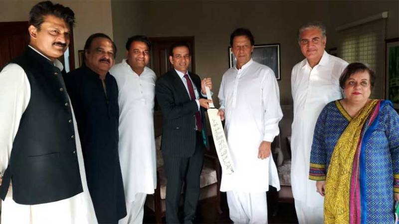 Indian HC meets Imran Khan, congratulates him over election victory