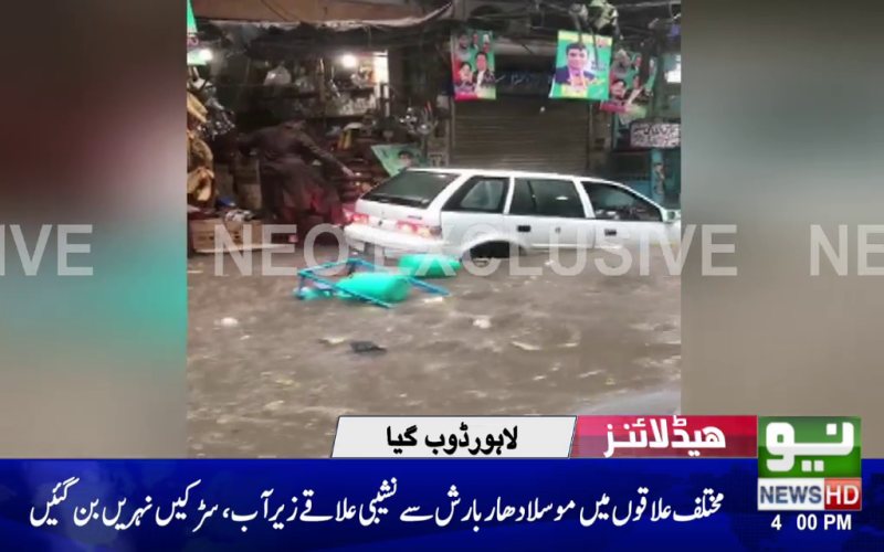 Heavy rain lashes Lahore, roads inundated