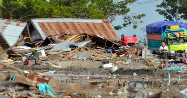 Nearly 400 people killed in Indonesia quake and tsunami