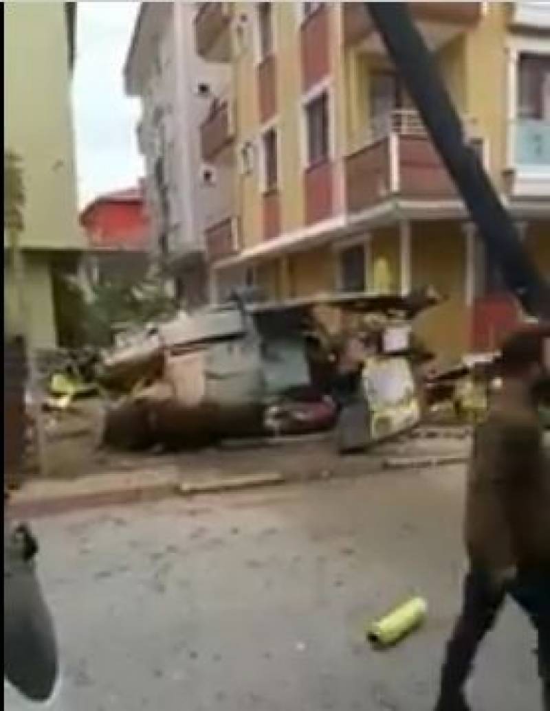 Video: 4 Turkish soldiers killed in Istanbul helicopter crash