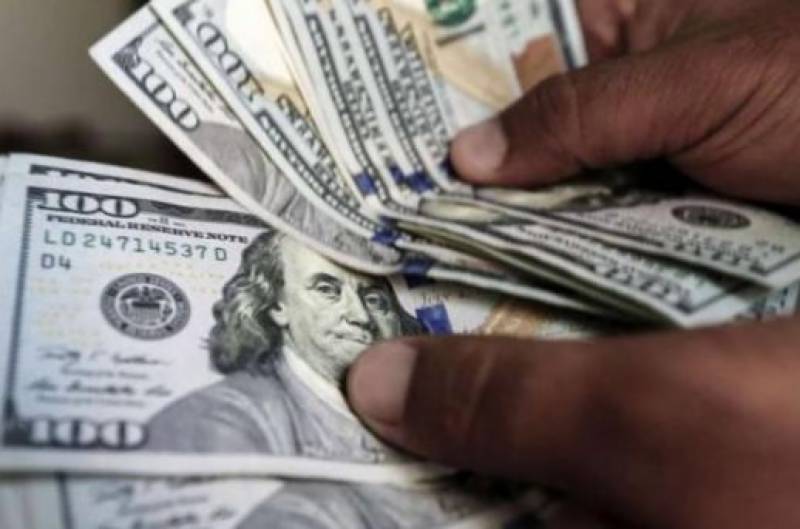 Dollar soars to all-time high of Rs142 in interbank market