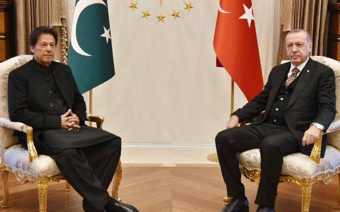 PM Imran, Turkish President Erdogan discuss bilateral ties in Ankara