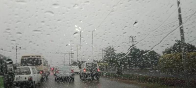 Downpour, strong winds in various cities turn weather chilly