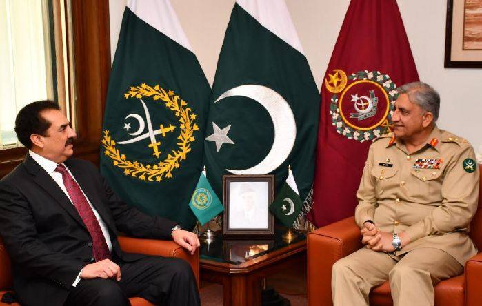 Raheel Sharif calls on COAS Bajwa at GHQ