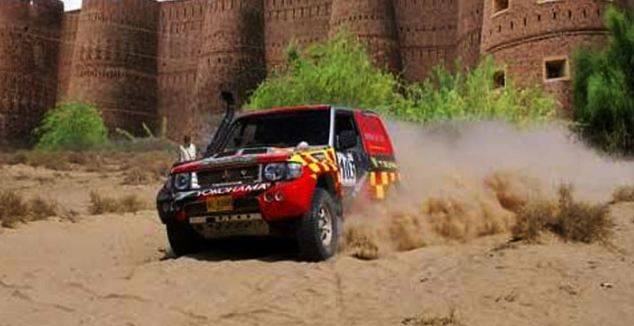 Cholistan Jeep Rally kicks off at Derawar Fort