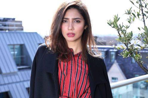 PSL-4: Mahira Khan welcomes all international cricketers to Karachi