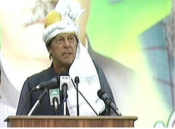 PM Imran says govt isn't going anywhere but Zardari will go to jail