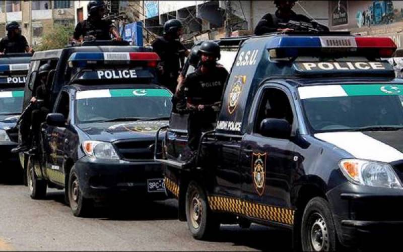 Policeman among two gunned down in Karachi