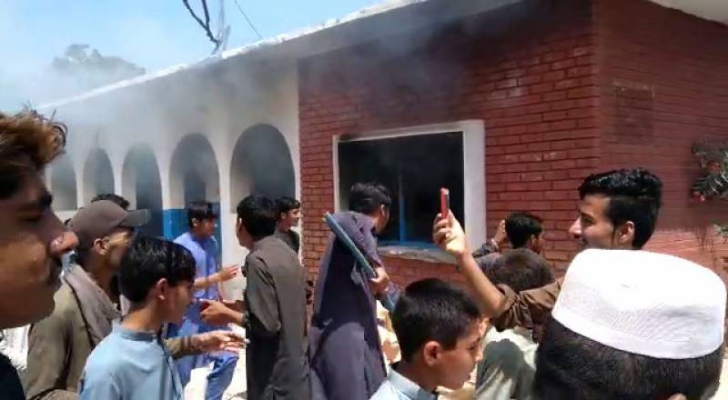 Locals set Mashokhel hospital on fire after anti-polio drops allegedly make children ill