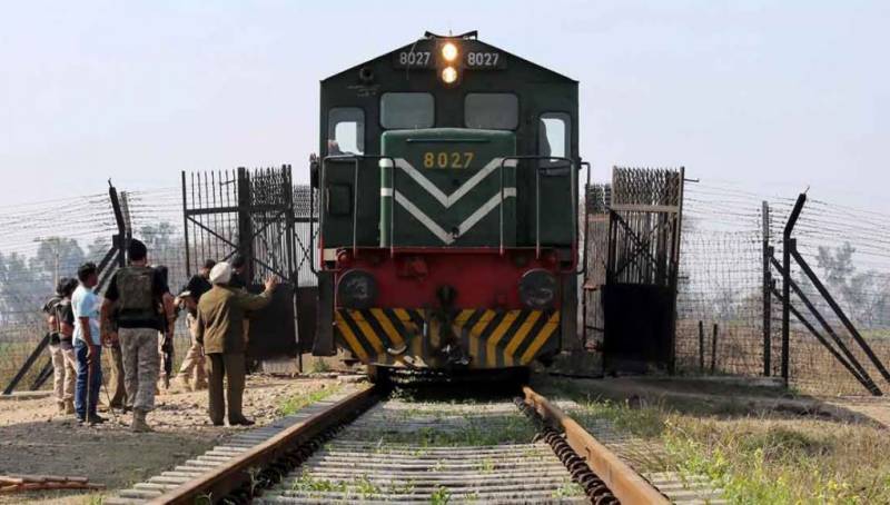 Pakistan shuts Samjhota Express train service
