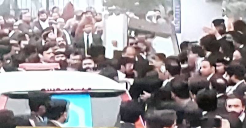 Angry lawyers storm Lahore’s cardiac hospital, casualties reported