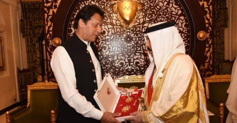 Bahrain's King confers kingdom’s highest civil award on PM Imran