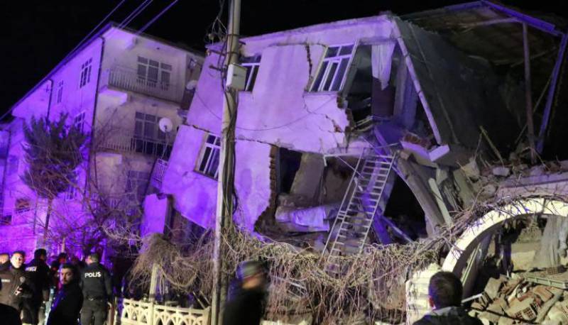18 dead, hundreds hurt as quake hits eastern Turkey