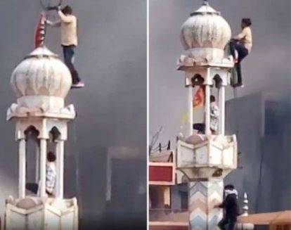 Hindu mob kills 17, sets Delhi mosque on fire