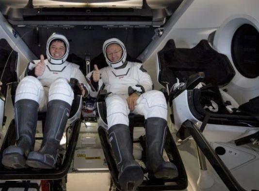 SpaceX capsule, NASA crew make 1st splashdown in 45 years