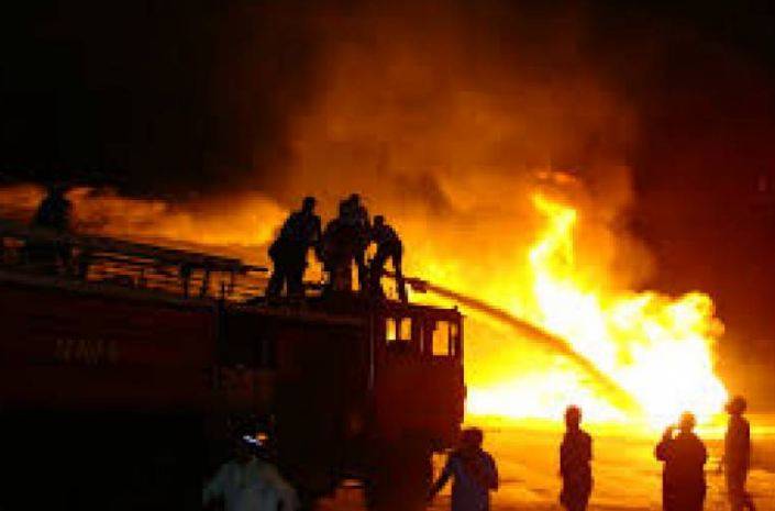 At least 4 killed as building catches fire in Karachi's Hijrat Colony