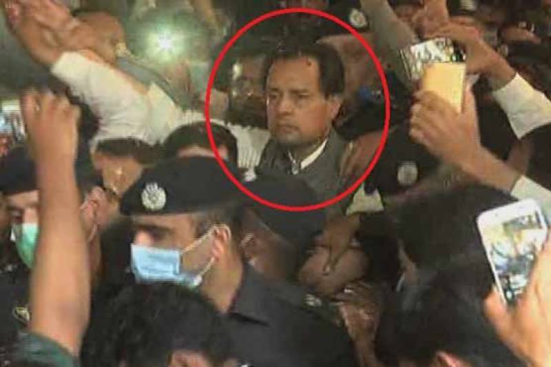 Captain(r) Safdar released on bail hours after arrest from Karachi hotel