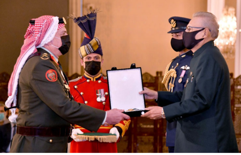 President Arif Aliv confers Hilal-e-Imtiaz (M) on Jordanian military chief