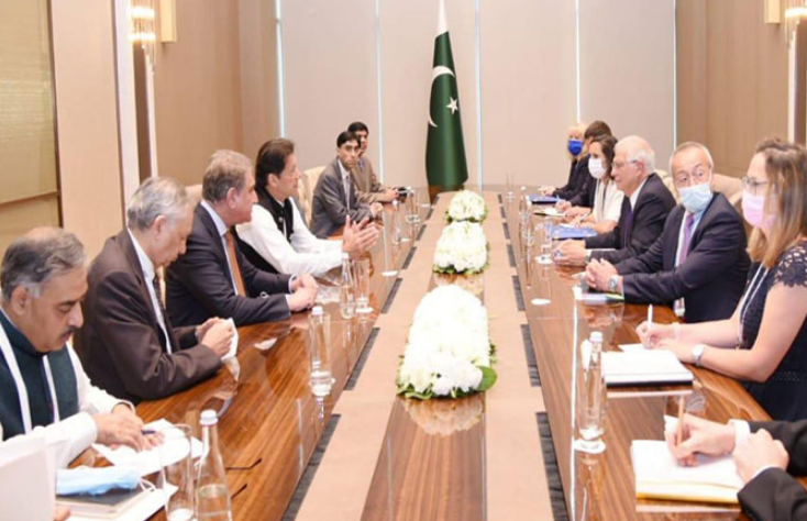 PM Imran urges EU, int'l community to support rehabilitation of Afghan refugees