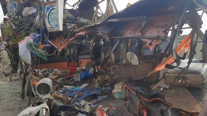 At least 33 killed in bus, truck collision near Dera Ghazi Khan