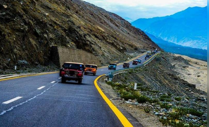 Karakoram Highway cleared for all kinds of traffic: ISPR