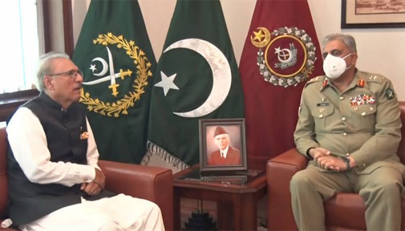 President Alvi visits GHQ, acknowledges Pakistan Army's contribution and sacrifices