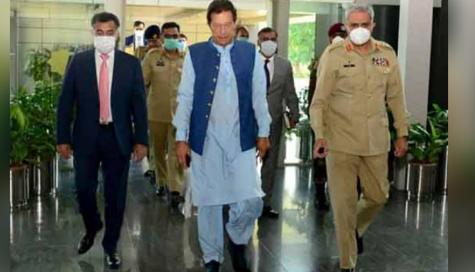PM Imran visits ISI headquarters