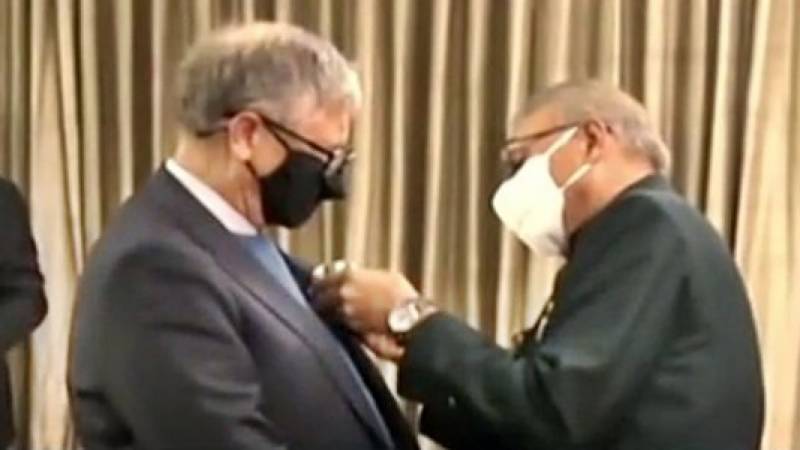 President Arif Alvi confers Hilal-e-Pakistan award on Bill Gates