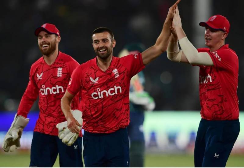 England beat Pakistan by 63 runs in third T20