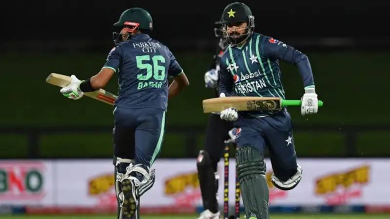 Tri-series: Pakistan beat Bangladesh by 7 wickets