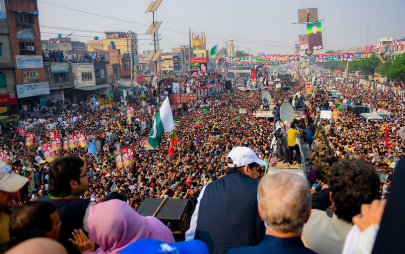 'Those in power' should stand with nation, says Imran as PTI's long march continues