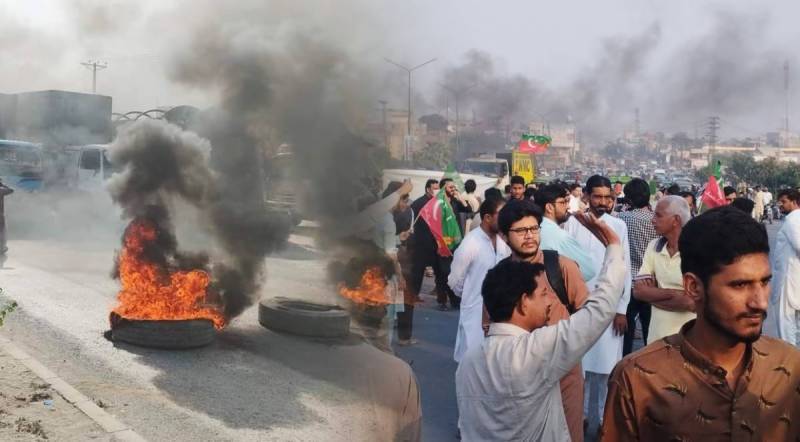 PTI continues protest at Islamabad's Motorway