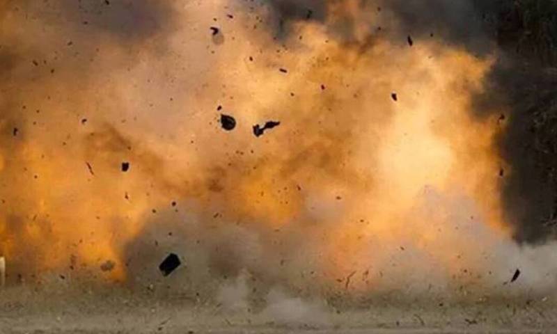 At least 7 including 3 children injured in Peshawar blast