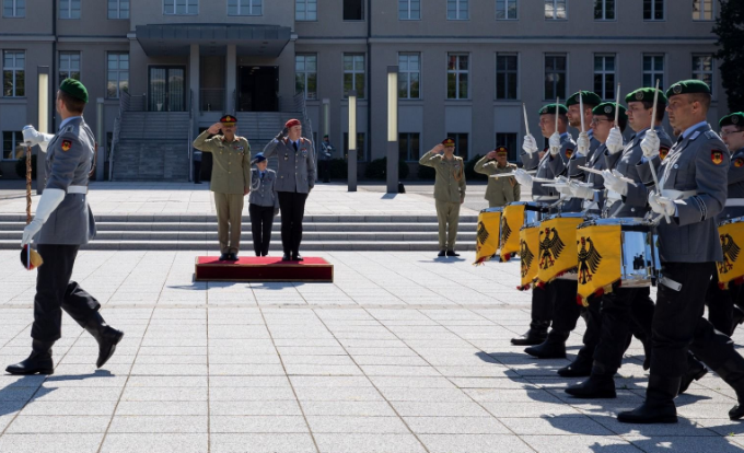 COAS meets civil-military leadership in Germany