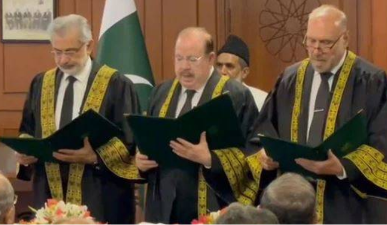 Justice Tariq Masood, Justice Mazhar Alam sworn in as SC ad hoc judges