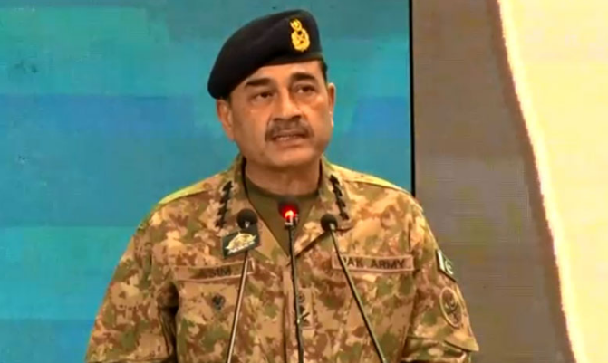 COAS says anarchy is being spread through social media, vows to protect Pakistan from chaos