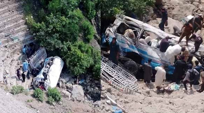 At least 25 killed as Rawalpindi-bound bus falls into ditch near Azad Pattan