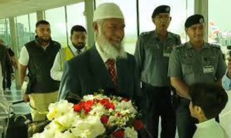 Renowned scholar Dr Zakir Naik reaches Pakistan