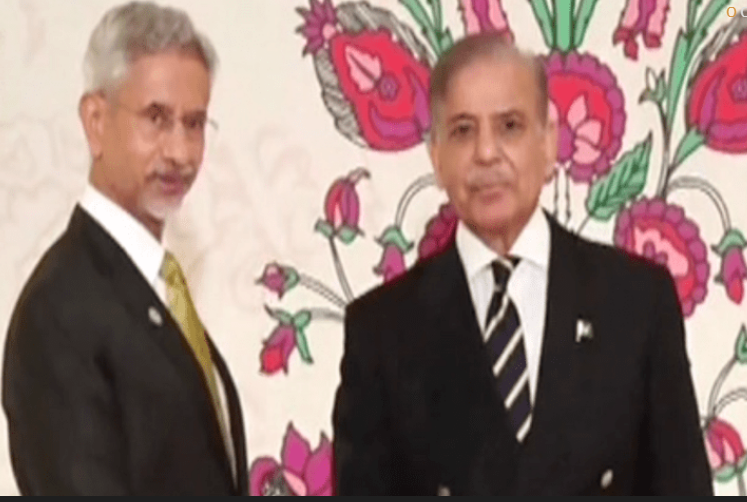 PM Shehbaz welcomes foreign dignitaries at dinner hosted for SCO leaders