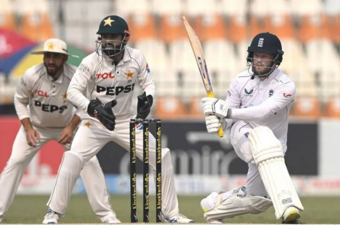 Second Test: Sajid Khan shines as England struggle at 239/6 on Day 2