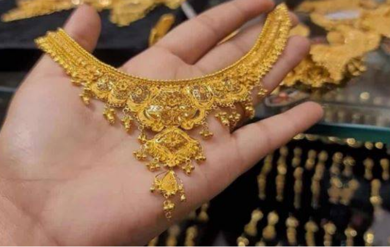 Gold price increases by Rs900 per tola in Pakistan