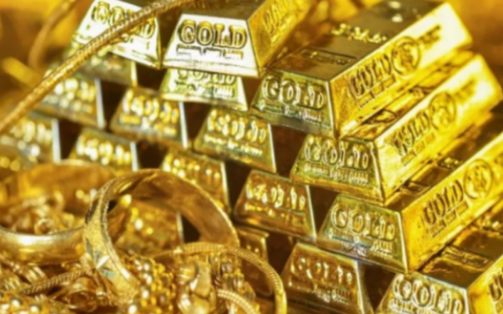 Gold price decreases by Rs2,300 per tola in Pakistan 